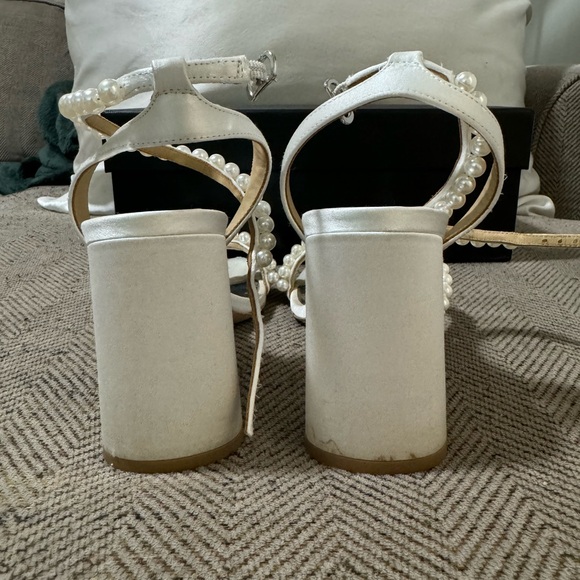 Badgley Mischka Women's Feisty Pearl Detail Block Heel Evening Sandals Size 6 - Picture 7 of 9